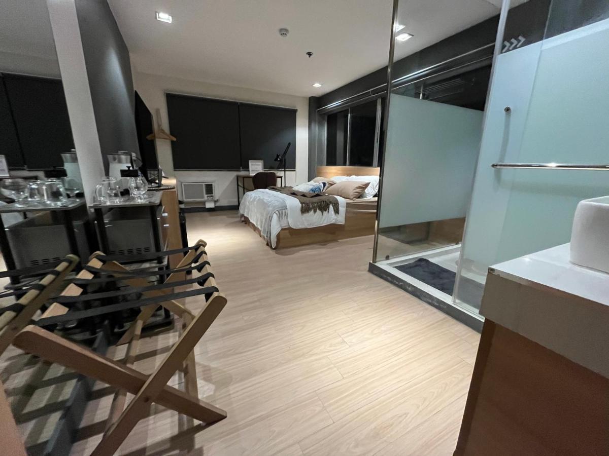 The Upperroom @ Real Suites Bacolod Extérieur photo