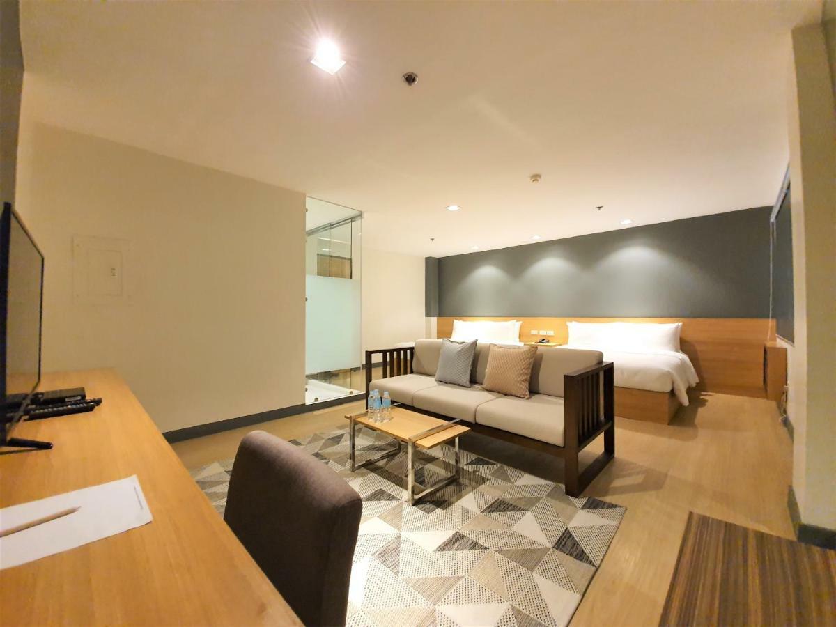 The Upperroom @ Real Suites Bacolod Extérieur photo