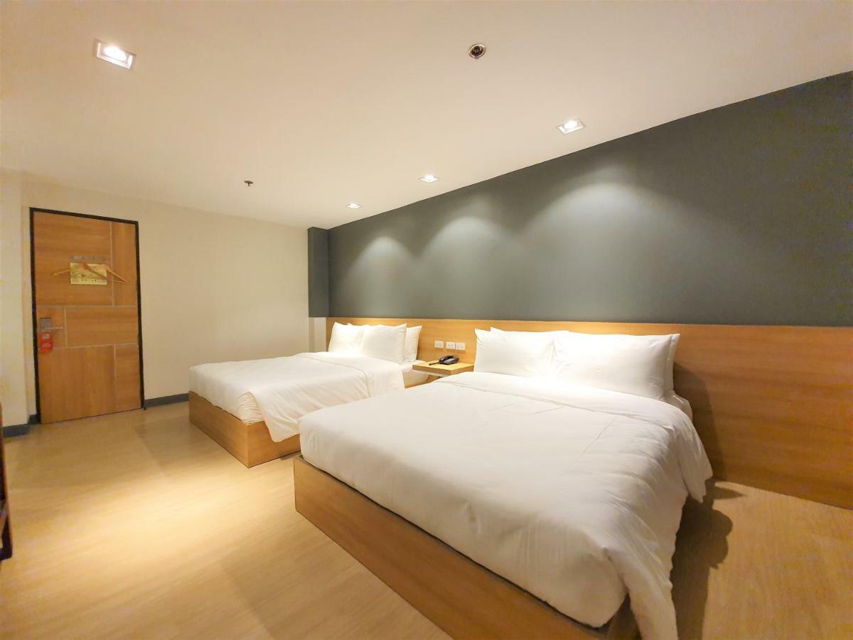 The Upperroom @ Real Suites Bacolod Extérieur photo
